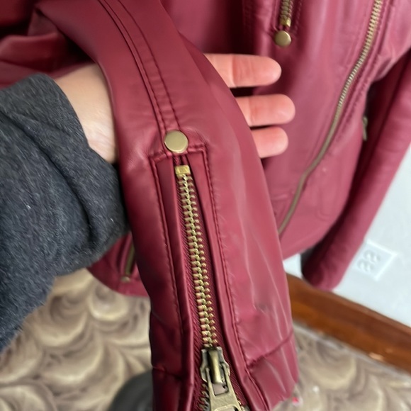 TCEC Burgundy faux leather jacket - Picture 5 of 8